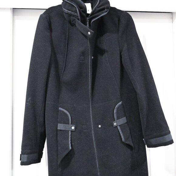 Japanese OTT Medium Black Classic Coat with Storable Hood - Picture 3 of 13
